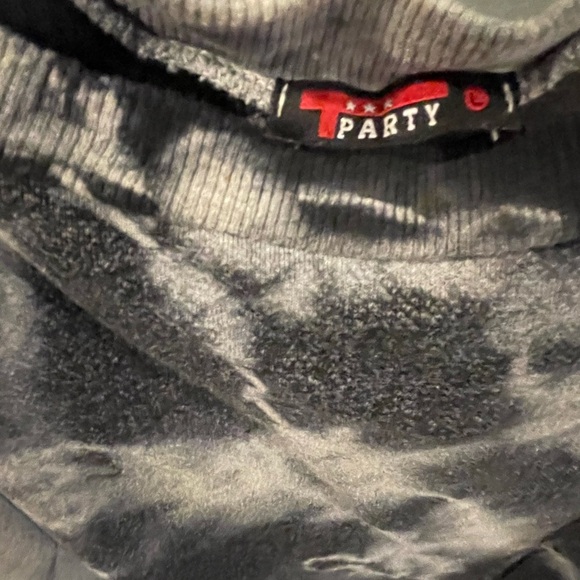 T party tie dyed black and white sweatshirt with black leatherette slits L - Picture 2 of 4